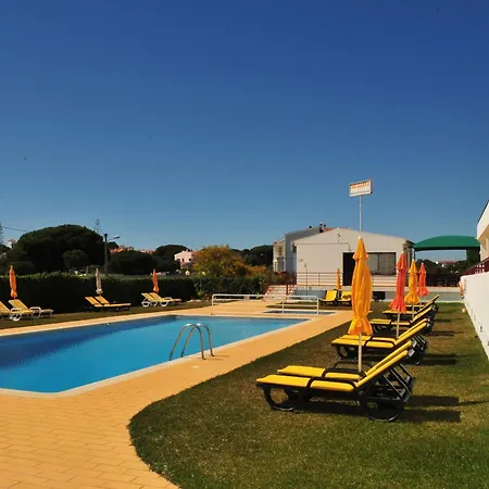 索尔加维公寓式酒店 3* 奎特里拉